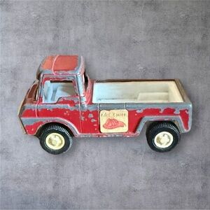 Vintage 1969 Tootsie Toy Fire Chief Pick-Up Truck